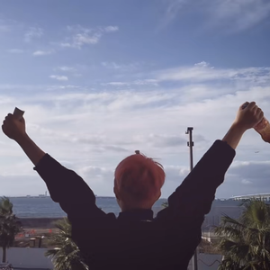 老师帮你打脚枪
